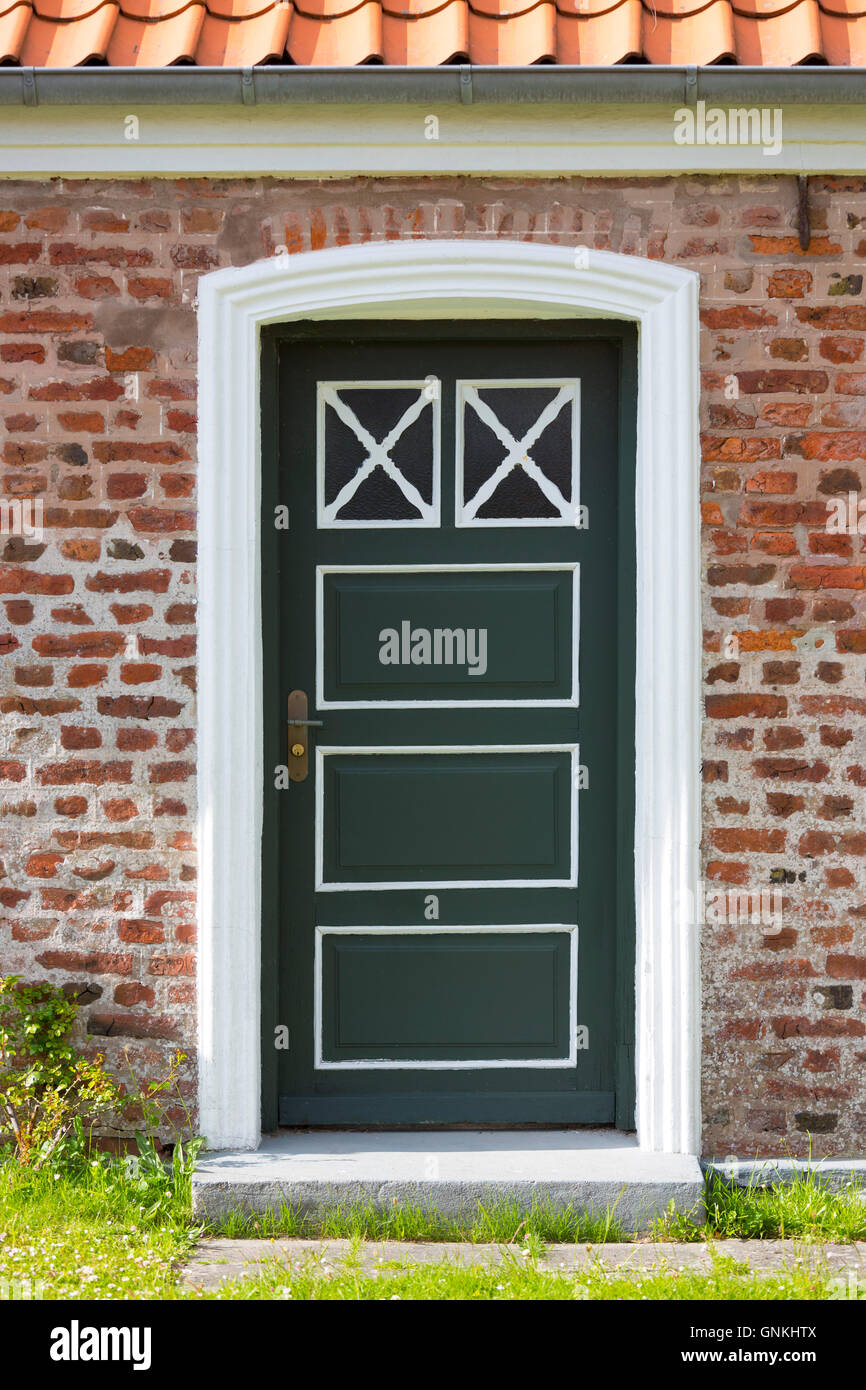 Porte dipinte della tradizionale casa cottage sull isola di Fano - Fanoe - sud dello Jutland, Danimarca Foto Stock