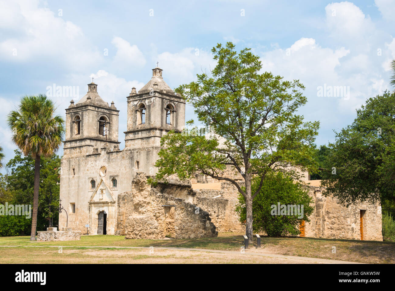 Chiesa. Storico coloniale spagnolo missione Concepcion esterno della chiesa edificio e rovine, San Antonio, Texas Foto Stock