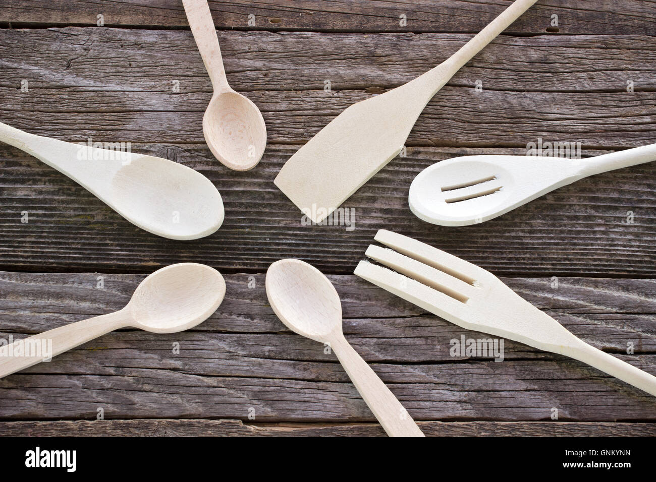 In legno set di posate su sfondo di legno Foto Stock
