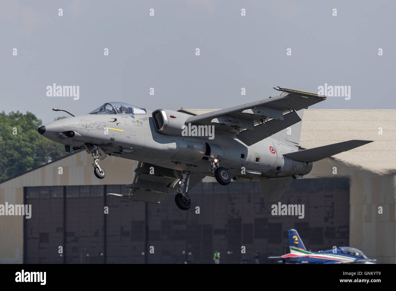 Forza Aerea Italiana AMX è una messa a terra di aeromobili di attacco per battlefield interdizione, chiudere il supporto aereo e missioni di ricognizione. Foto Stock