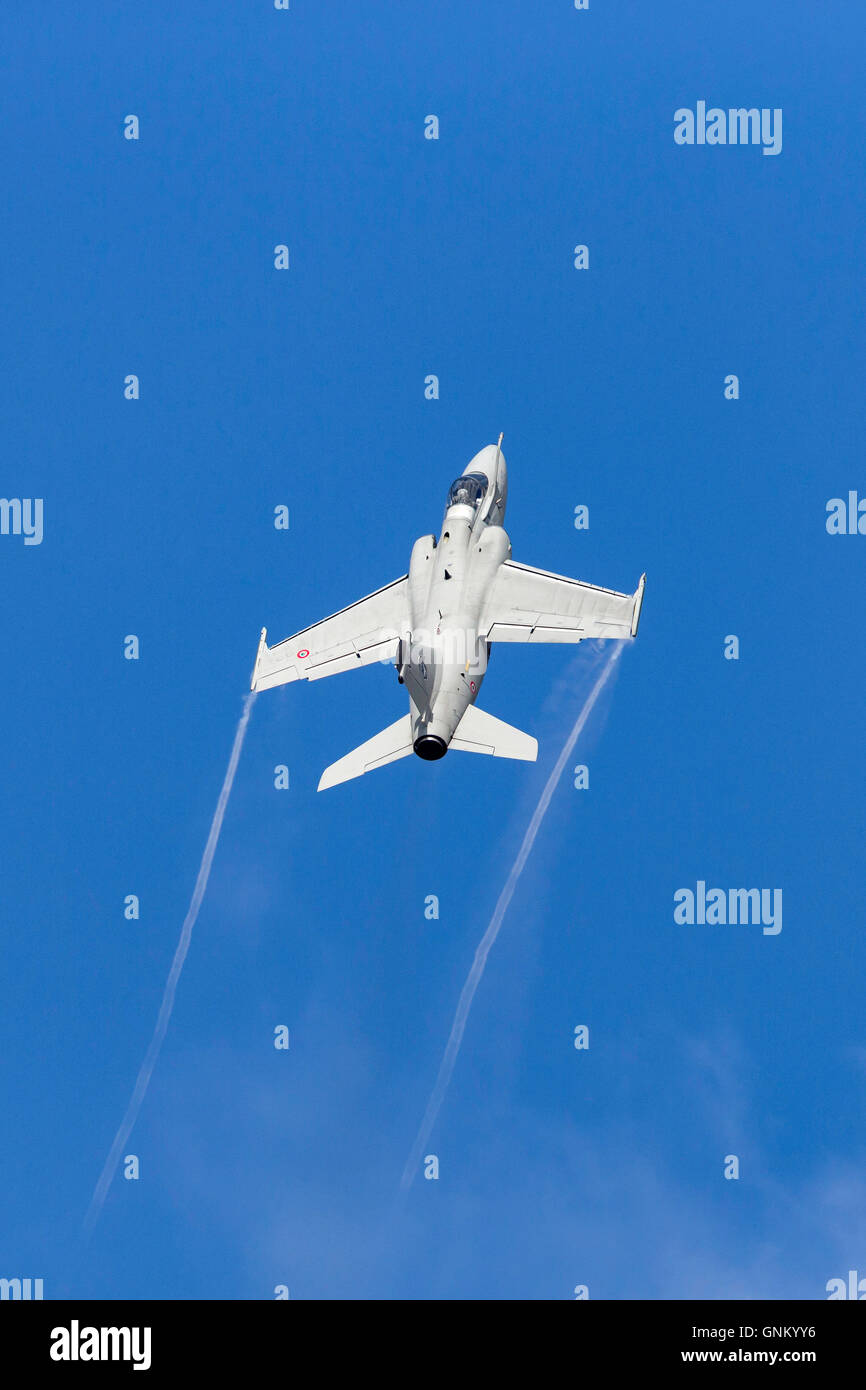 Forza Aerea Italiana AMX è una messa a terra di aeromobili di attacco per battlefield interdizione, chiudere il supporto aereo e missioni di ricognizione. Foto Stock
