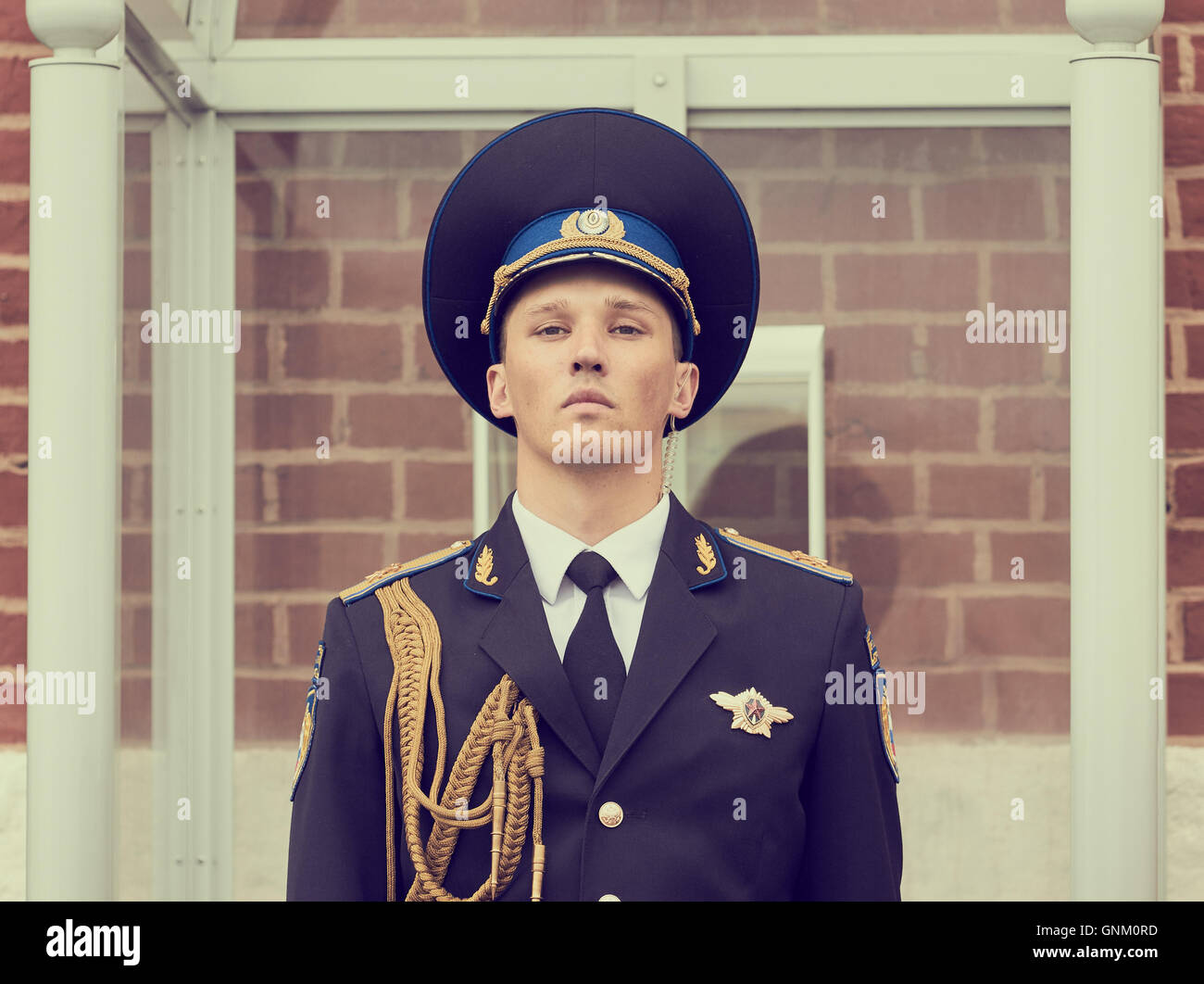 Soldato del Cremlino o Reggimento presidenziale della guardia alla tomba del Milite Ignoto del Cremlino di Mosca Russia Foto Stock