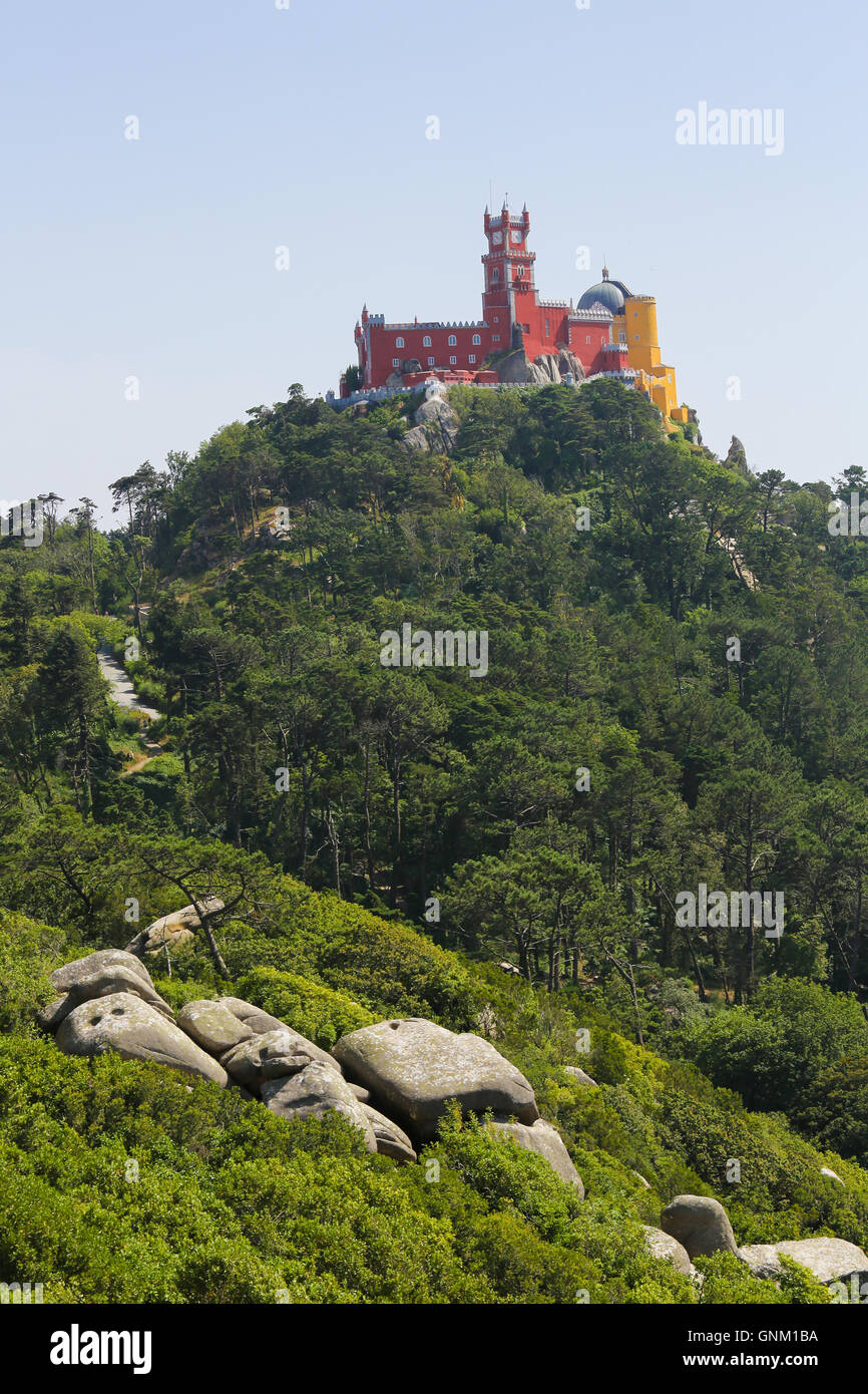 La pena Palace (Palacio da Pena) è un castello Romanticist a Sintra, distretto di Lisbona, Portogallo. Foto Stock