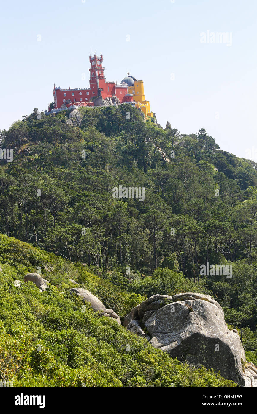 La pena Palace (Palacio da Pena) è un castello Romanticist a Sintra, distretto di Lisbona, Portogallo. Foto Stock
