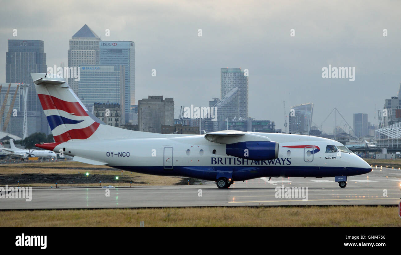 Sun Air Dornier Do 328 operando a getto per British Airways si prepara a discostarsi dal London City Airport Foto Stock