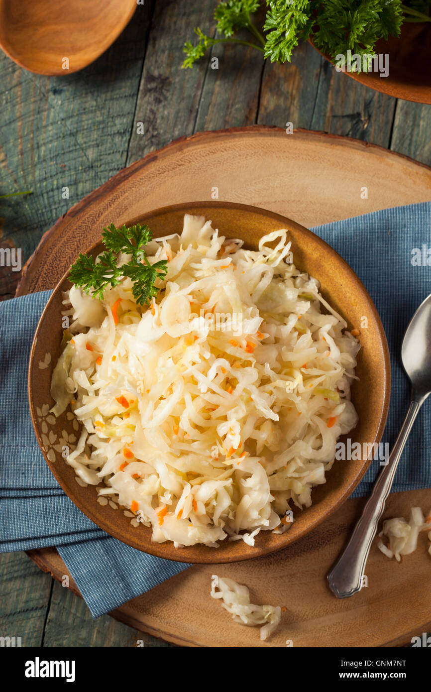 Materie organiche crauti sottaceto con carote pronto a mangiare Foto Stock