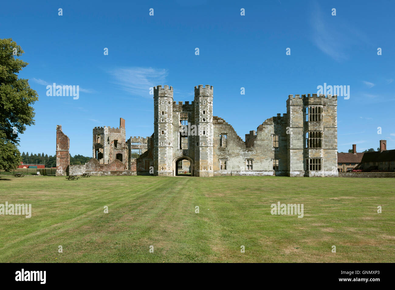 Cowdray rovine del castello, Midhurst West Sussex, in Inghilterra Foto Stock
