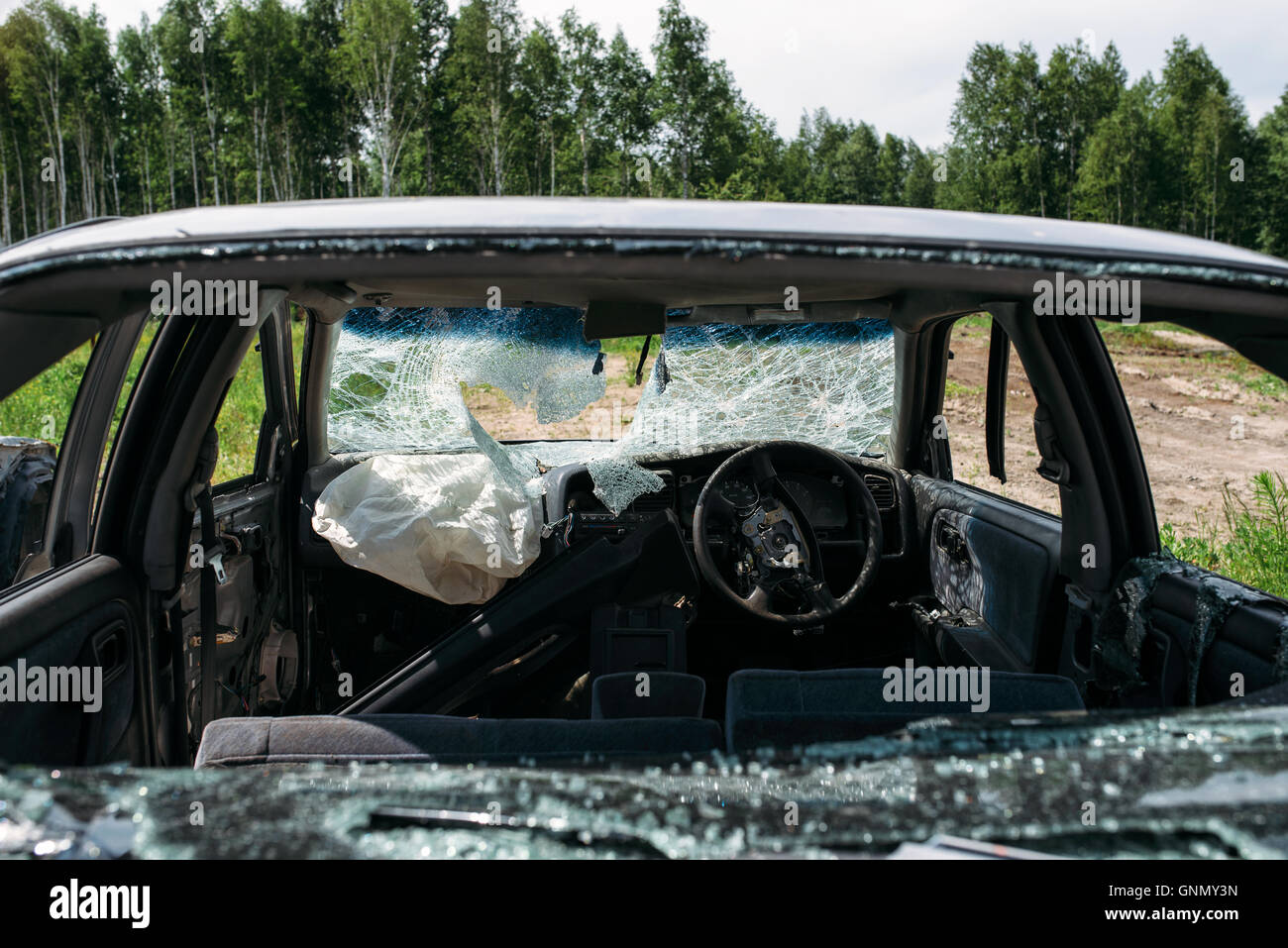 Smash auto immagini e fotografie stock ad alta risoluzione - Alamy
