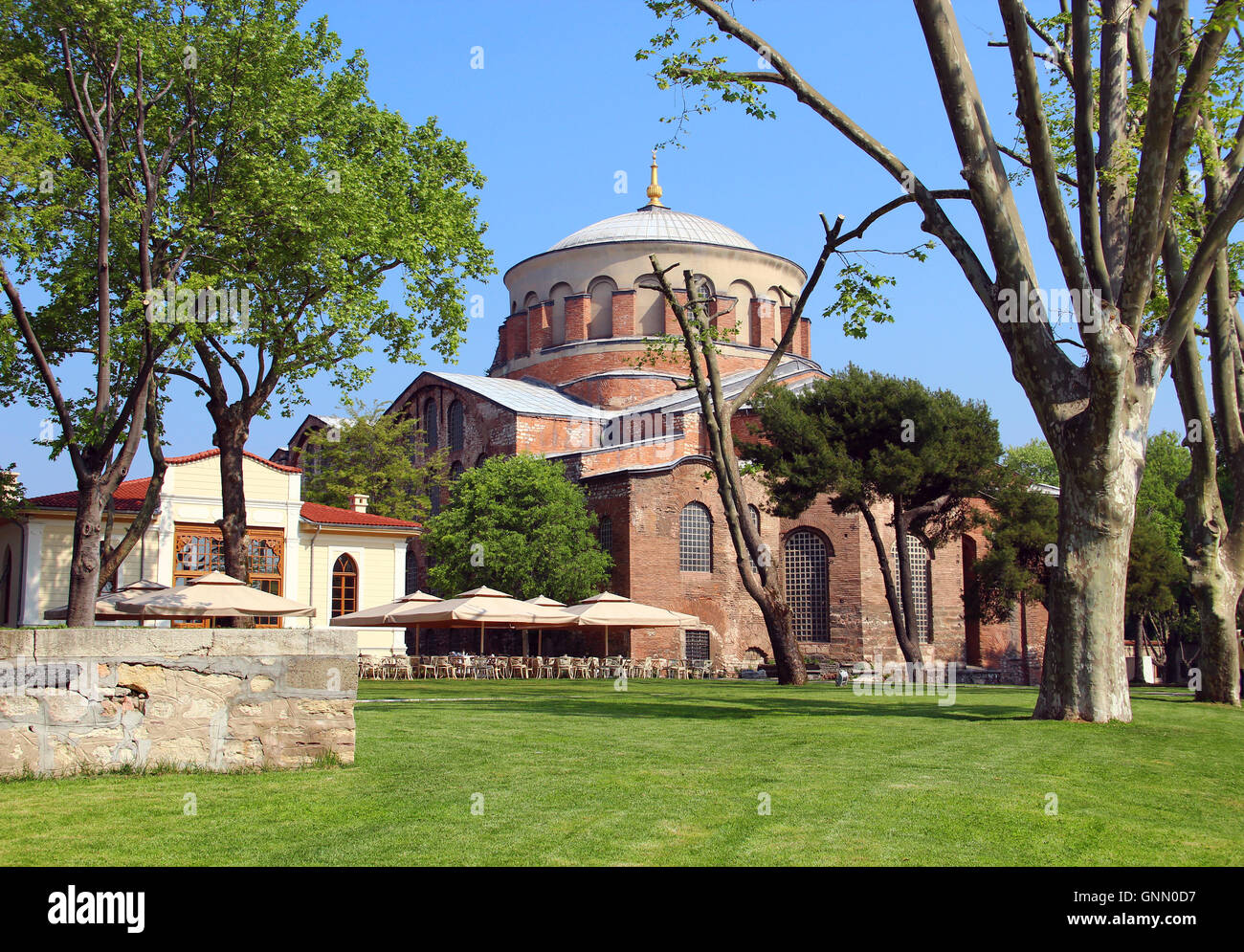 Hagia Irene chiesa (Aya Irini) nel parco del Palazzo Topkapi ad Istanbul in Turchia Foto Stock