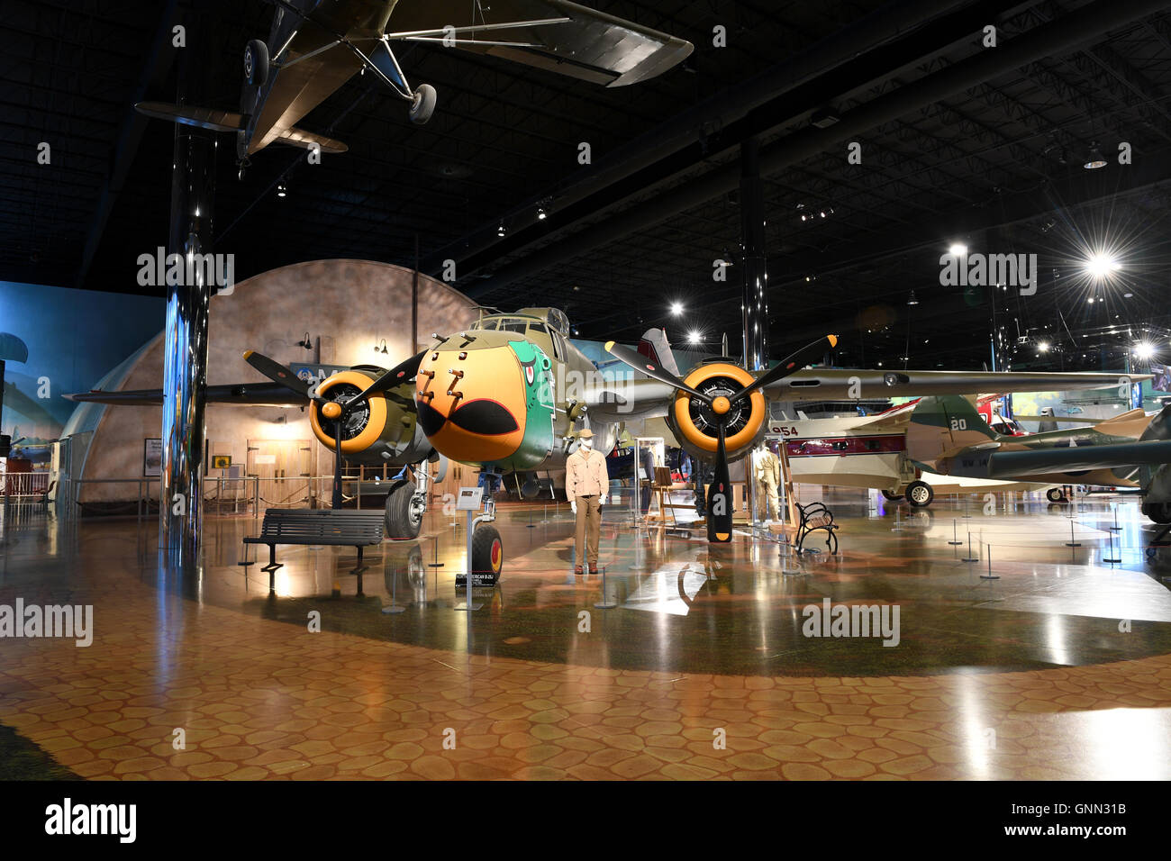 Kalamazoo, MI, Stati Uniti d'America - 23 Giugno 2016: North American B-25J sul display all'aria Zoo Museo in Kalamazoo, Michigan Foto Stock