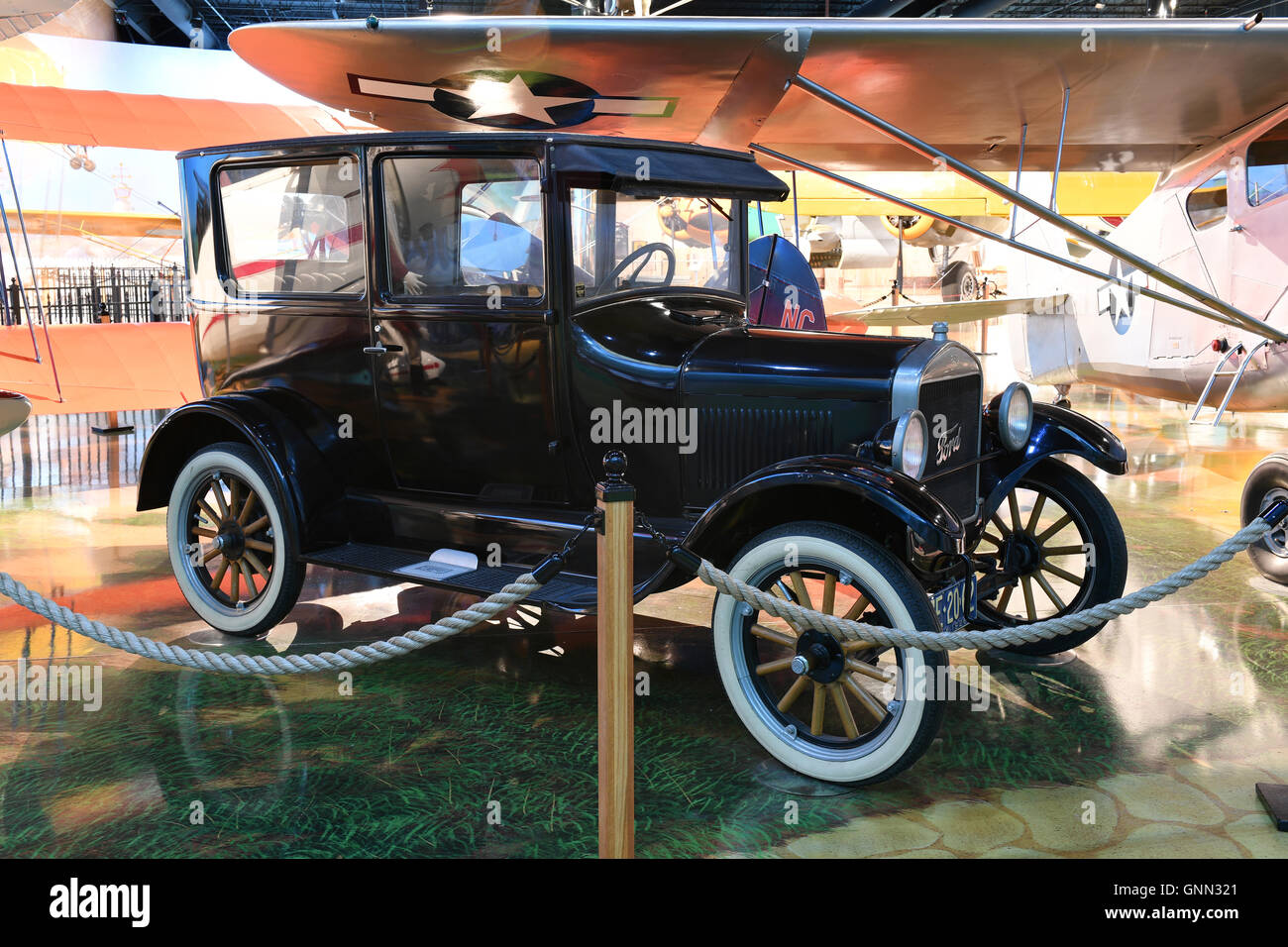 Kalamazoo, MI, Stati Uniti d'America - 23 Giugno 2016: Ford modello A 1926 sul display all'aria Zoo Museo in Kalamazoo, Michigan Foto Stock