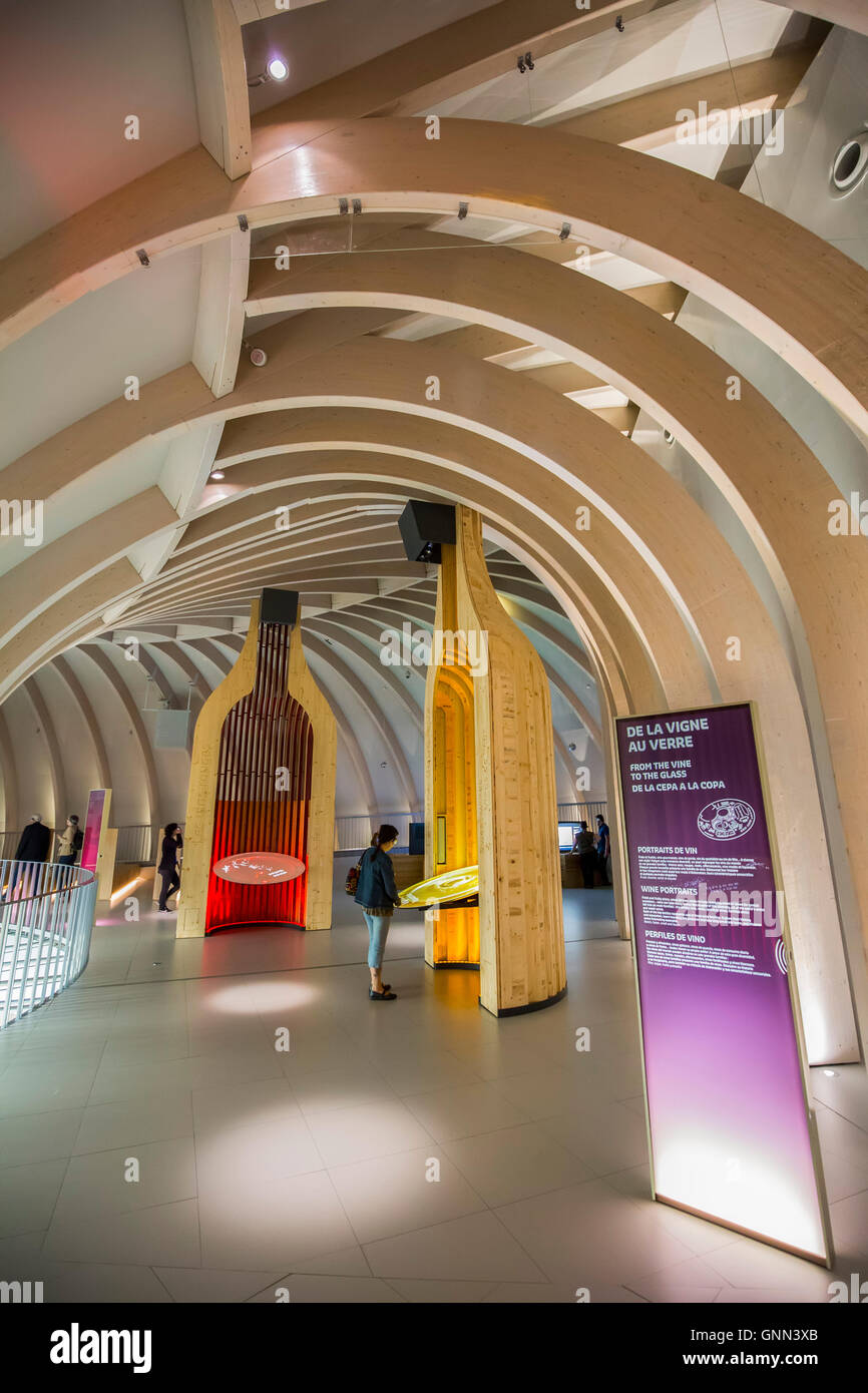 La Cité du Vin, la casa del vino Museo, all'interno. Bordeaux, Gironde. Aquitaine Francia Europa Foto Stock