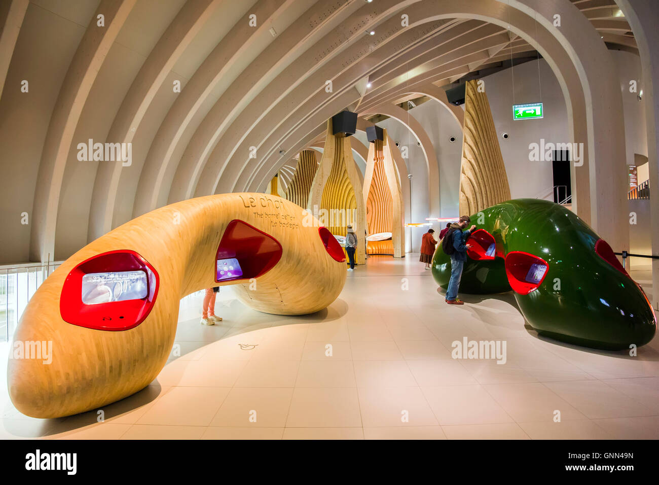 La Cité du Vin, la casa del vino Museo, all'interno. Bordeaux, Gironde. Aquitaine Francia Europa Foto Stock