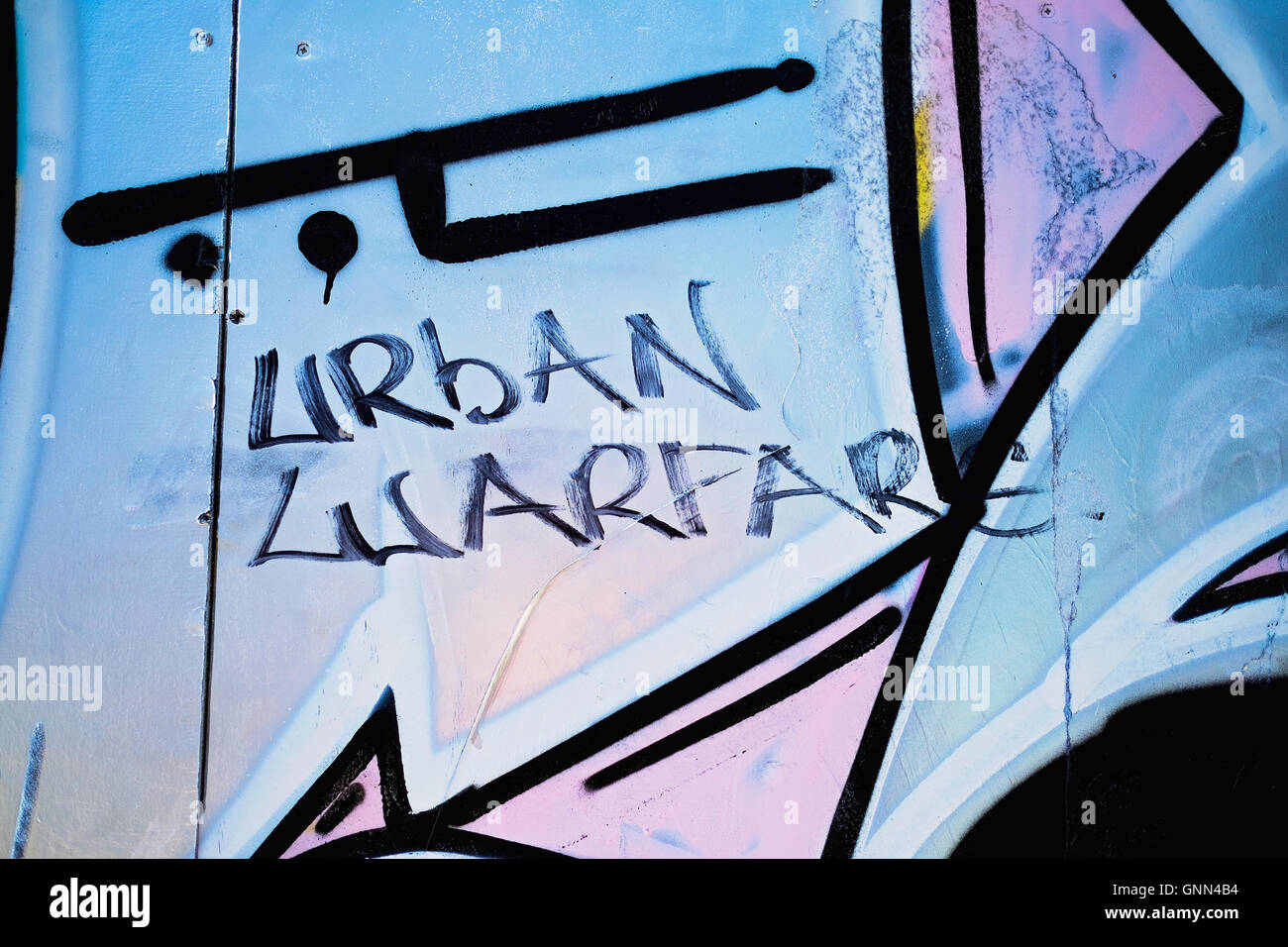 "Urban Warfare' concetto astratto, testo, Arte di strada Foto Stock