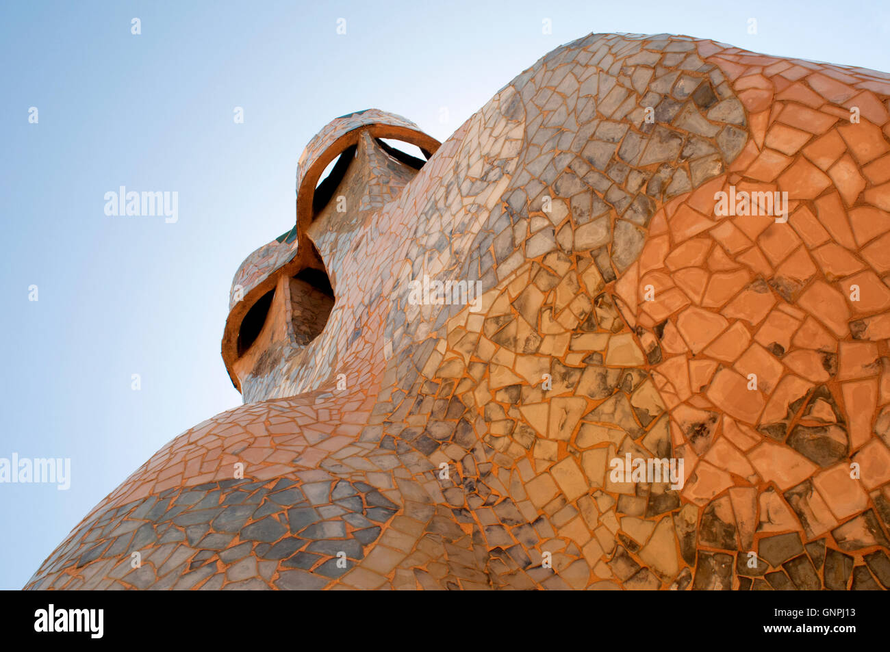 Tetto E Camino Della Casa Batllo Immagini E Fotografie Stock Ad Alta tetto-e-camino-della-casa-batllo-immagini-e-fotografie-stock-ad-alta