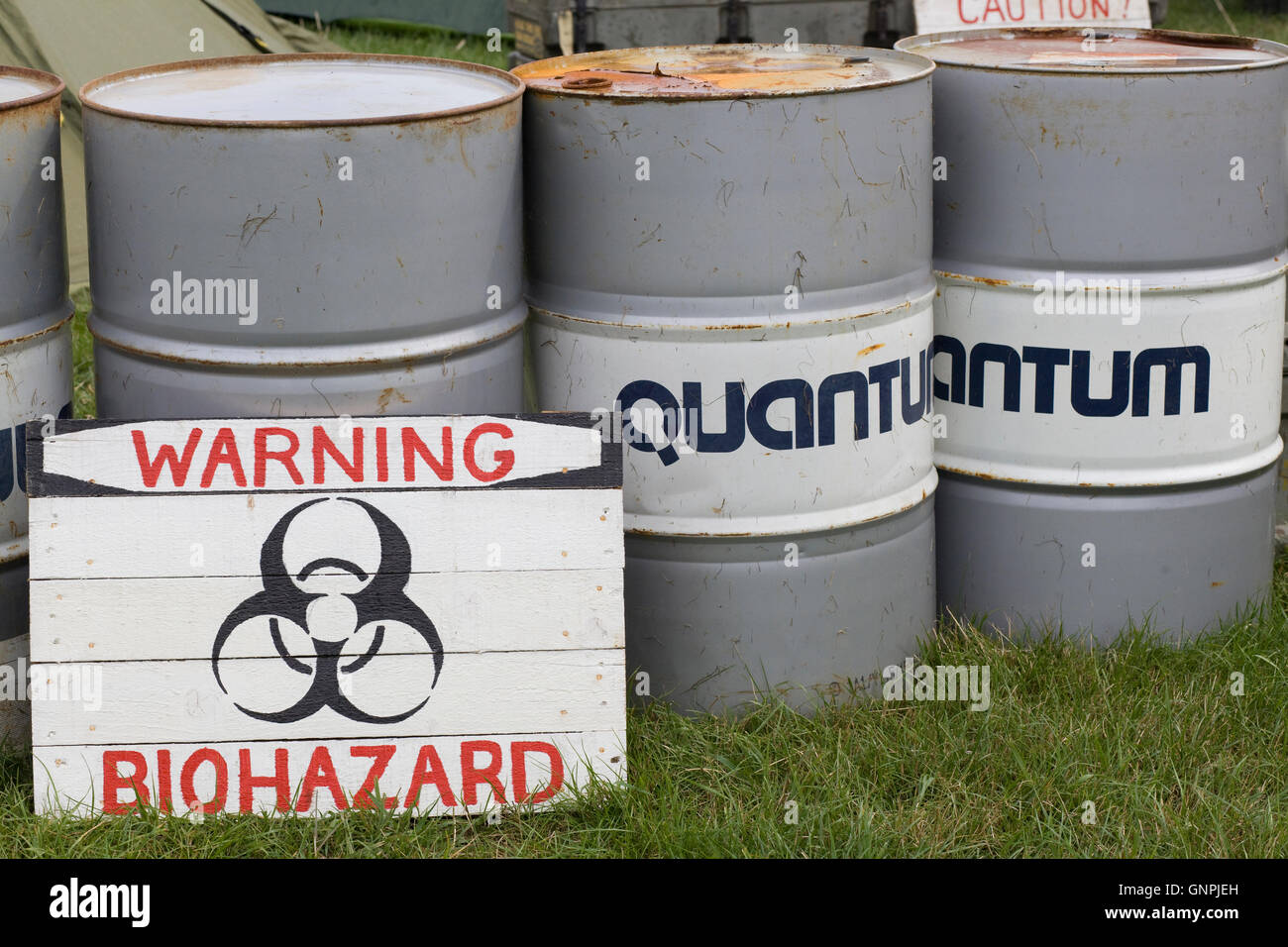 Cartelli di avvertimento per per rifiuti a rischio biologico Foto Stock