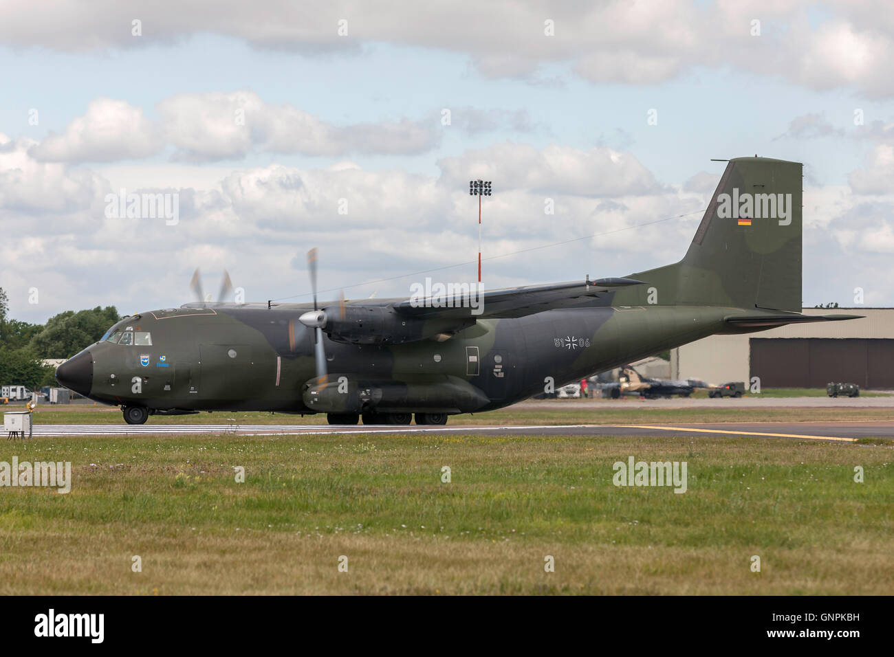 German Air Force (Luftwaffe) Transall C-160D cargo aerei in arrivo a RAF Fairford nel Gloucestershire. Foto Stock