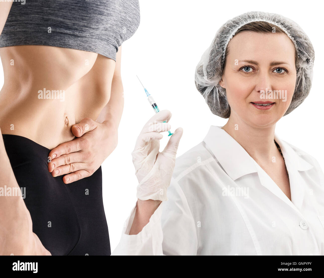 Medico donna con la siringa con la pancia del paziente isolato su bianco Foto Stock