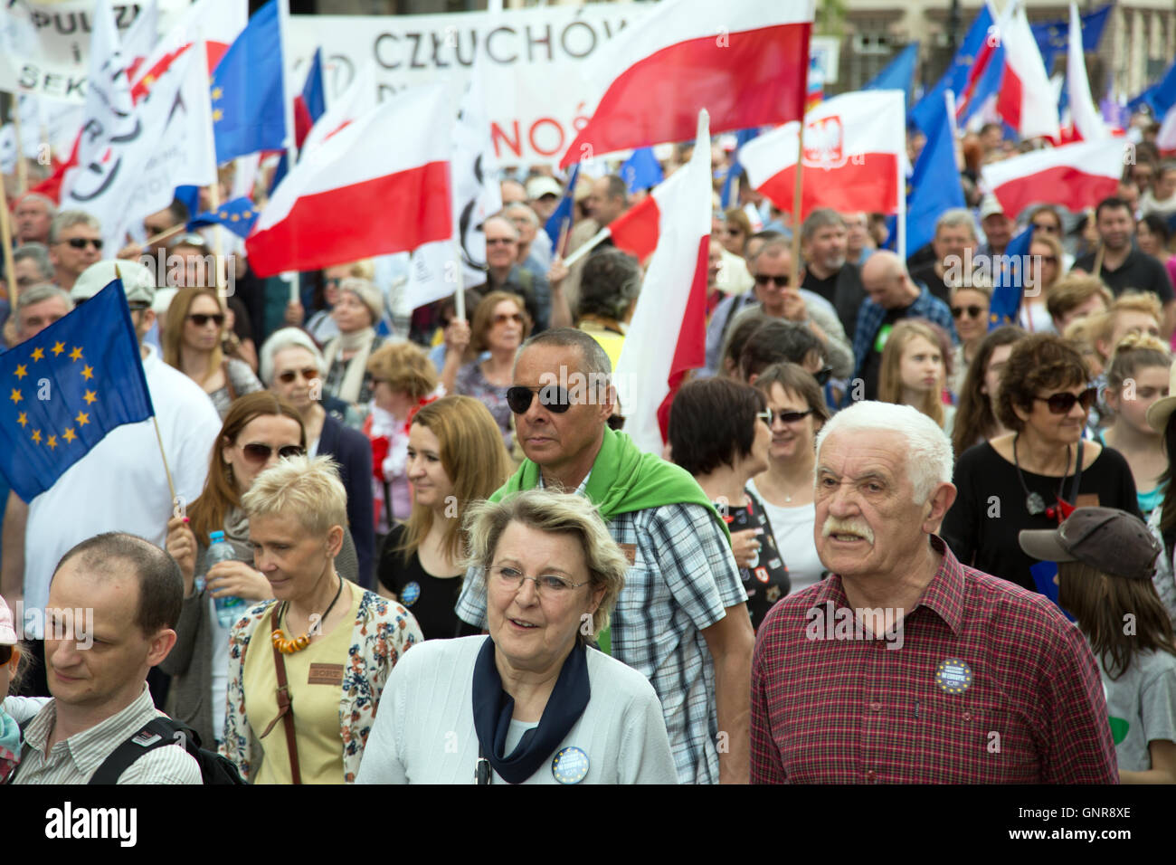 Varsavia, Polonia, dimostrazione di circa Oppositionsbuendnises bipartisan per il salvataggio della democrazia polacca Foto Stock