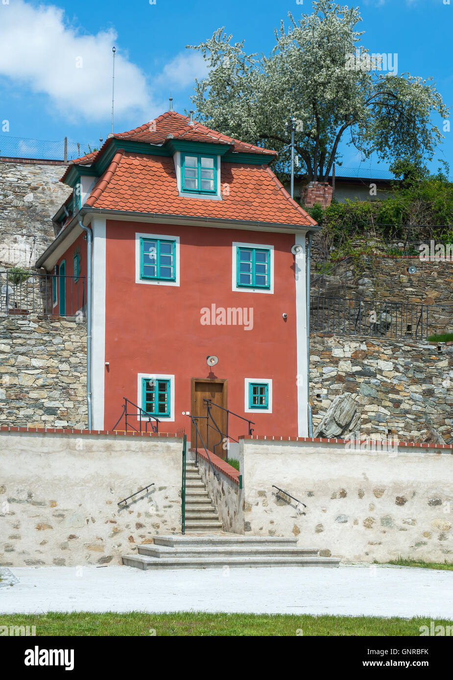 Cesky Krumlov Repubblica Ceca, giardino casa del pittore Egon Schiele Foto Stock