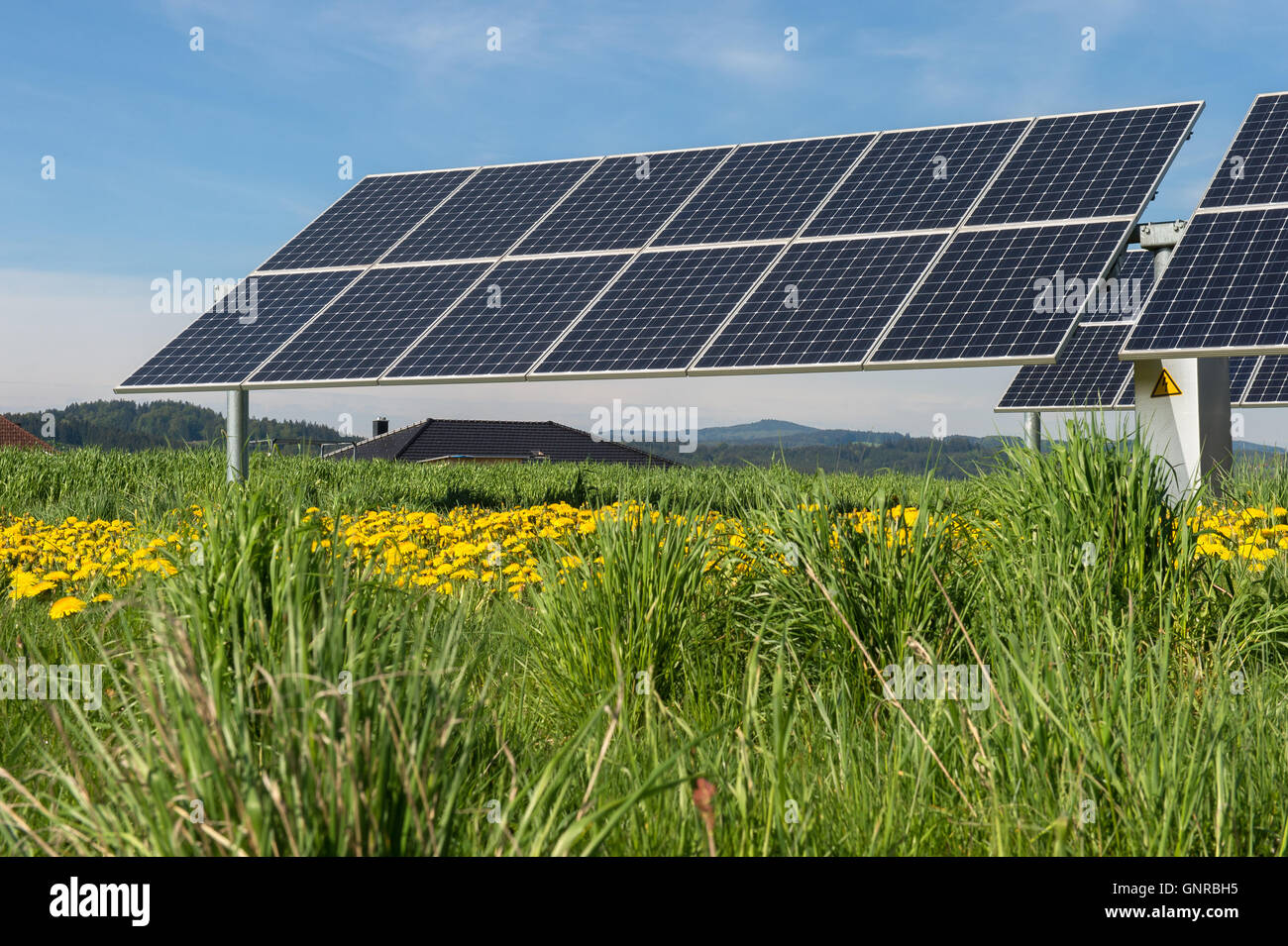 Ulrichsberg, Austria, impianti solari su un campo in alto Muehlviertel Foto Stock