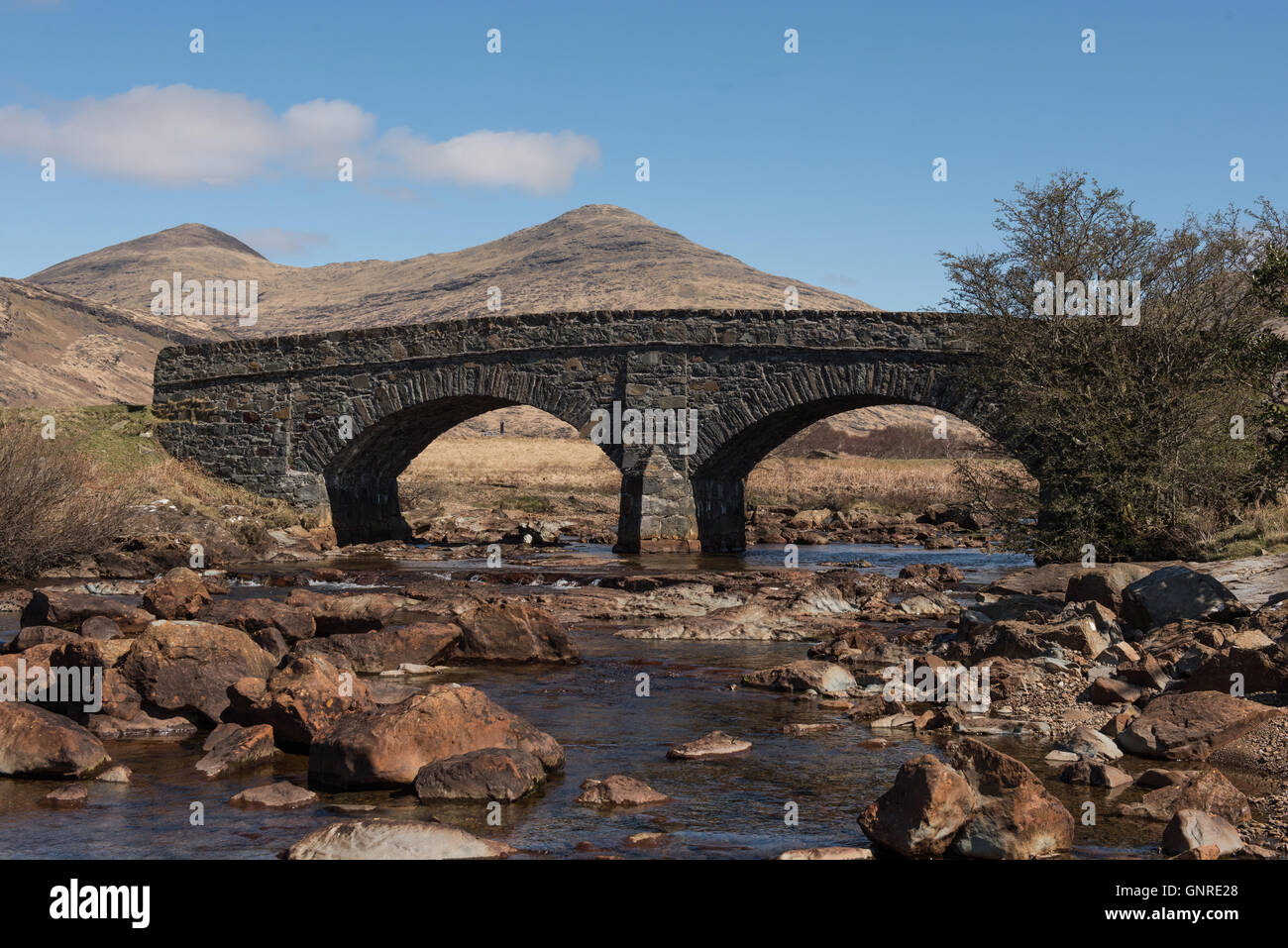 21.04.2016, Tobar Mhoire (Tobermory), Earra-Ghaidheal agus BOD (Argyll and Bute), Vereinigtes Koenigreich Grossbritannien - Landschaft auf der Isle of Mull in Schottland. 00K160430D867CARO.JPG [modello di rilascio: non applicabile, la proprietà di rilascio: NO (c) Caro Fotoagentur / Andree Kaiser, Friedrich-Karl-Str. 13, 12103 Bln., tel. 030-75706507, fax 030-75706508, http://www.carofoto.com, info@carofoto.com, Bln. Spk., IBAN: DE23 1005 0000 1440 0403 00, BIC: BELADEBEXXX - Bei Verwendung des Fotos ausserhalb journalistischer Zwecke bitte Ruecksprache mit der Agentur halten - Jede Nutzung des Fotos ist hon Foto Stock