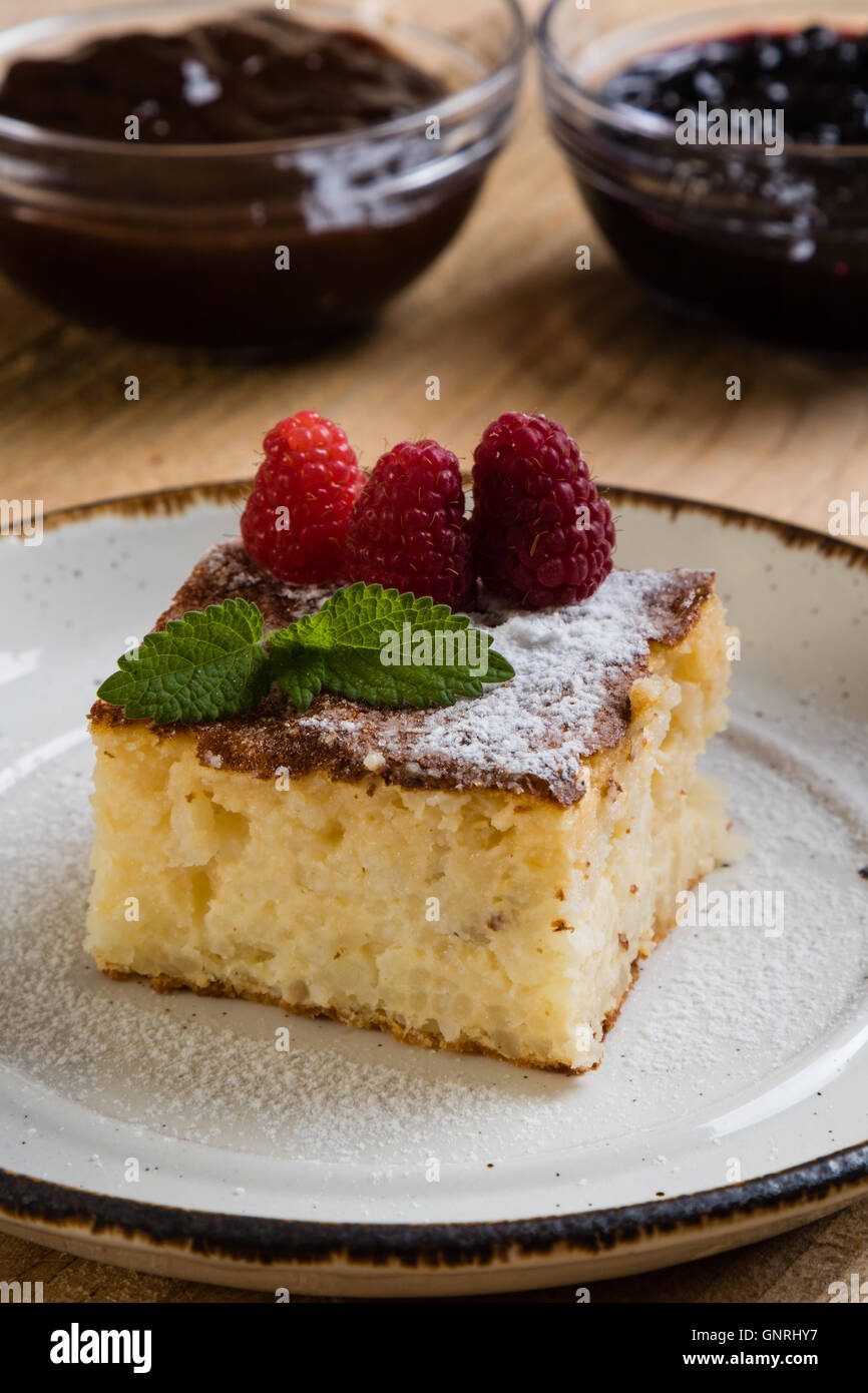 In casa tradizionale budino di riso al forno con rasberry Foto Stock