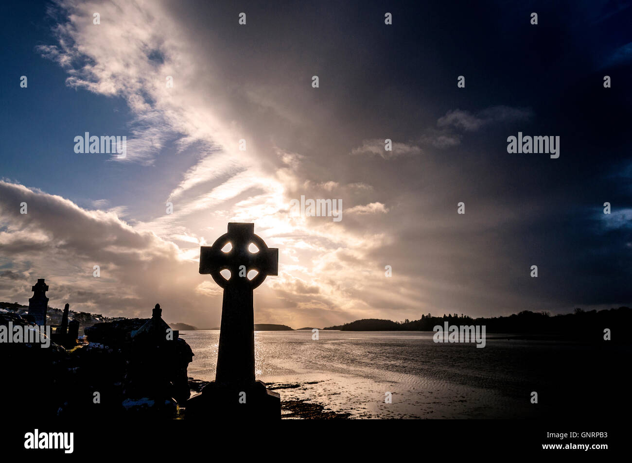 Croce celtica pietra tombale, Abbazia cimitero, Donegal Town, County Donegal, Irlanda Foto Stock