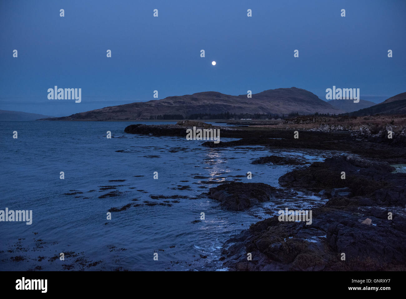 Tobermory, UK, costa dell'isola di Mull in Scozia a notte Foto Stock