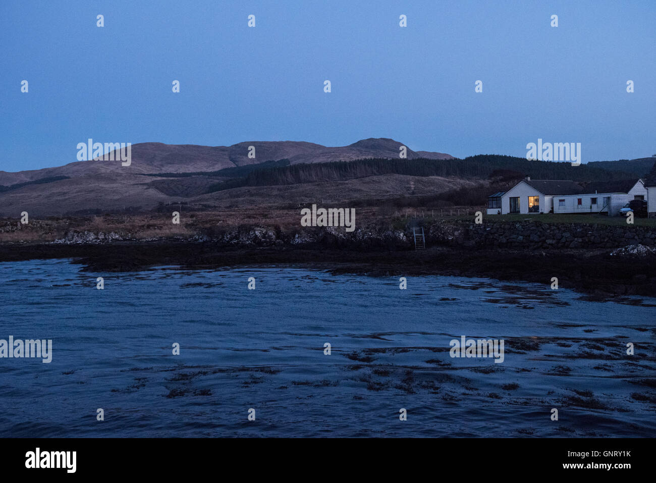 Tobermory, UK, costa dell'isola di Mull in Scozia a notte Foto Stock
