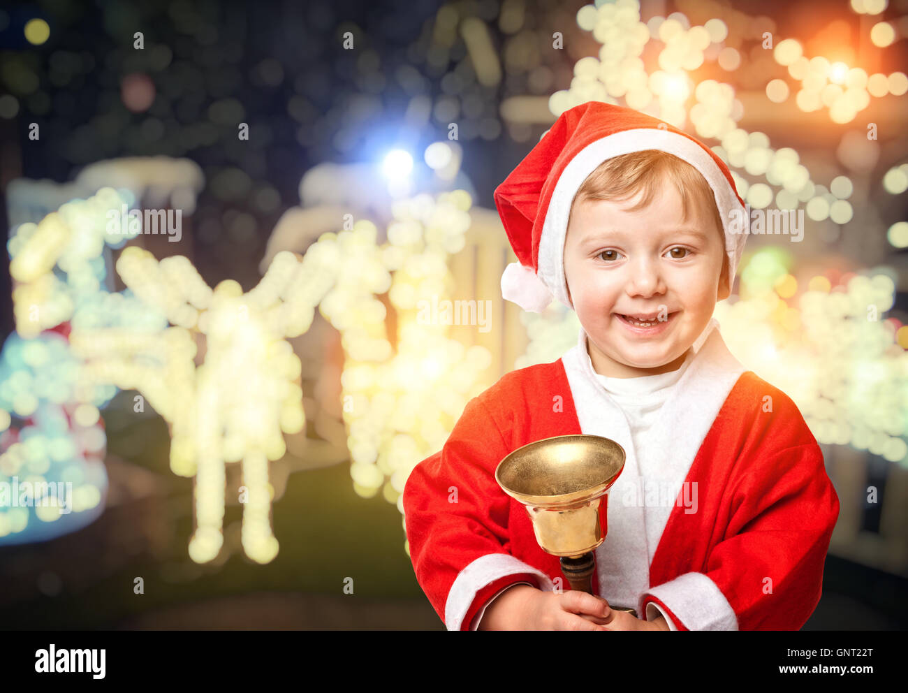 Felice santa claus kid con sfera Foto Stock