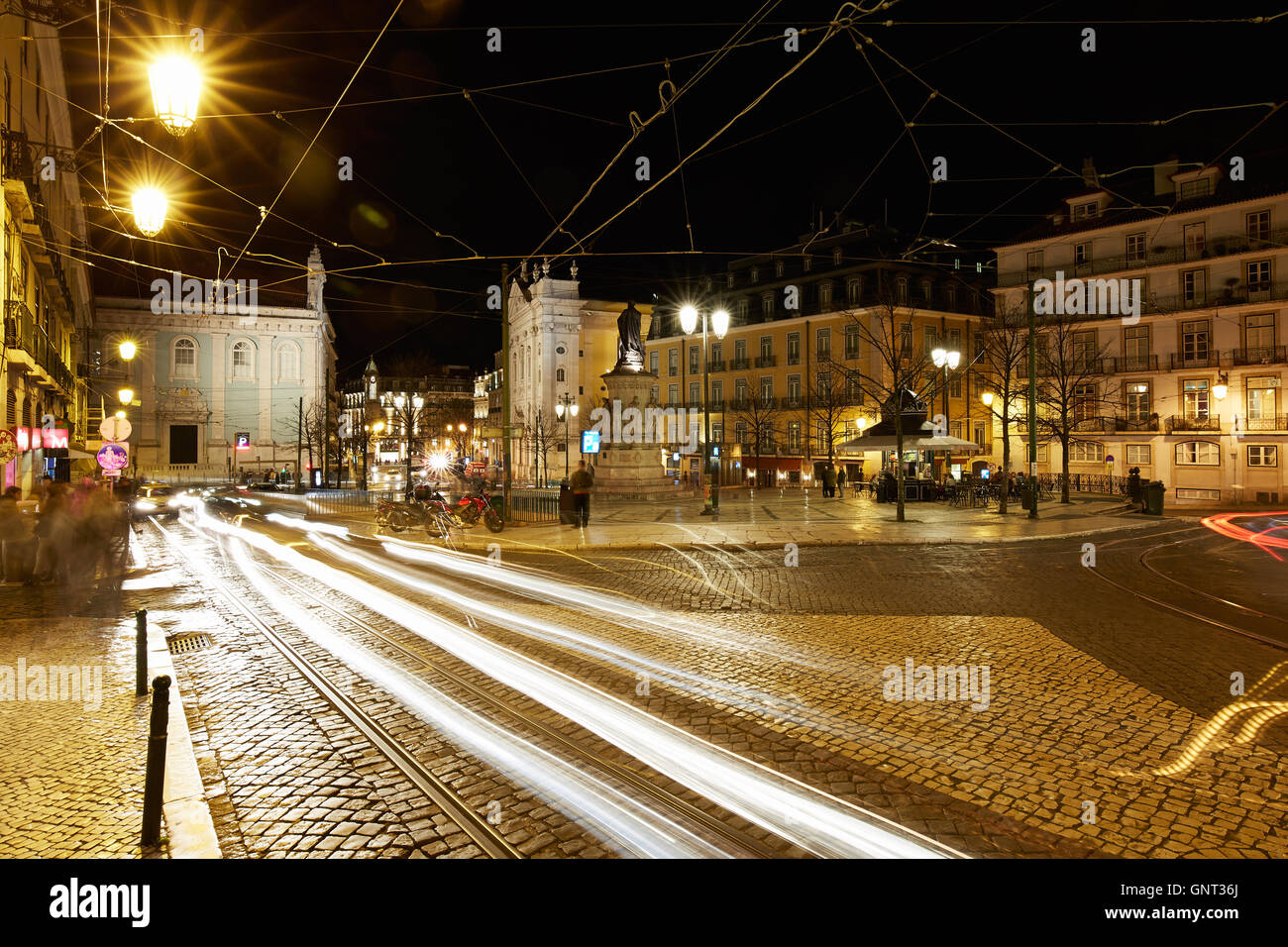 Lisbona, Portogallo, Placa Luis de Camoes di notte Foto Stock