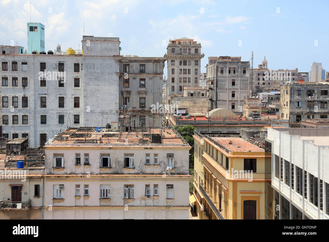 L'Avana, Cuba.Scena sui tetti ed edifici della città. Foto Stock