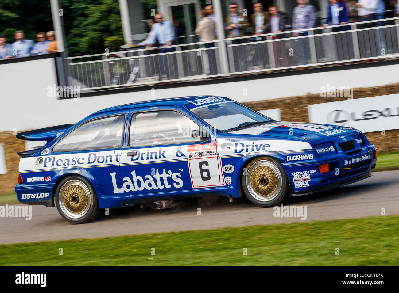 1989 Ford Sierra Cosworth RS500 con autista Paul Smith al 2016 Goodwood Festival of Speed, Sussex, Regno Unito. Foto Stock