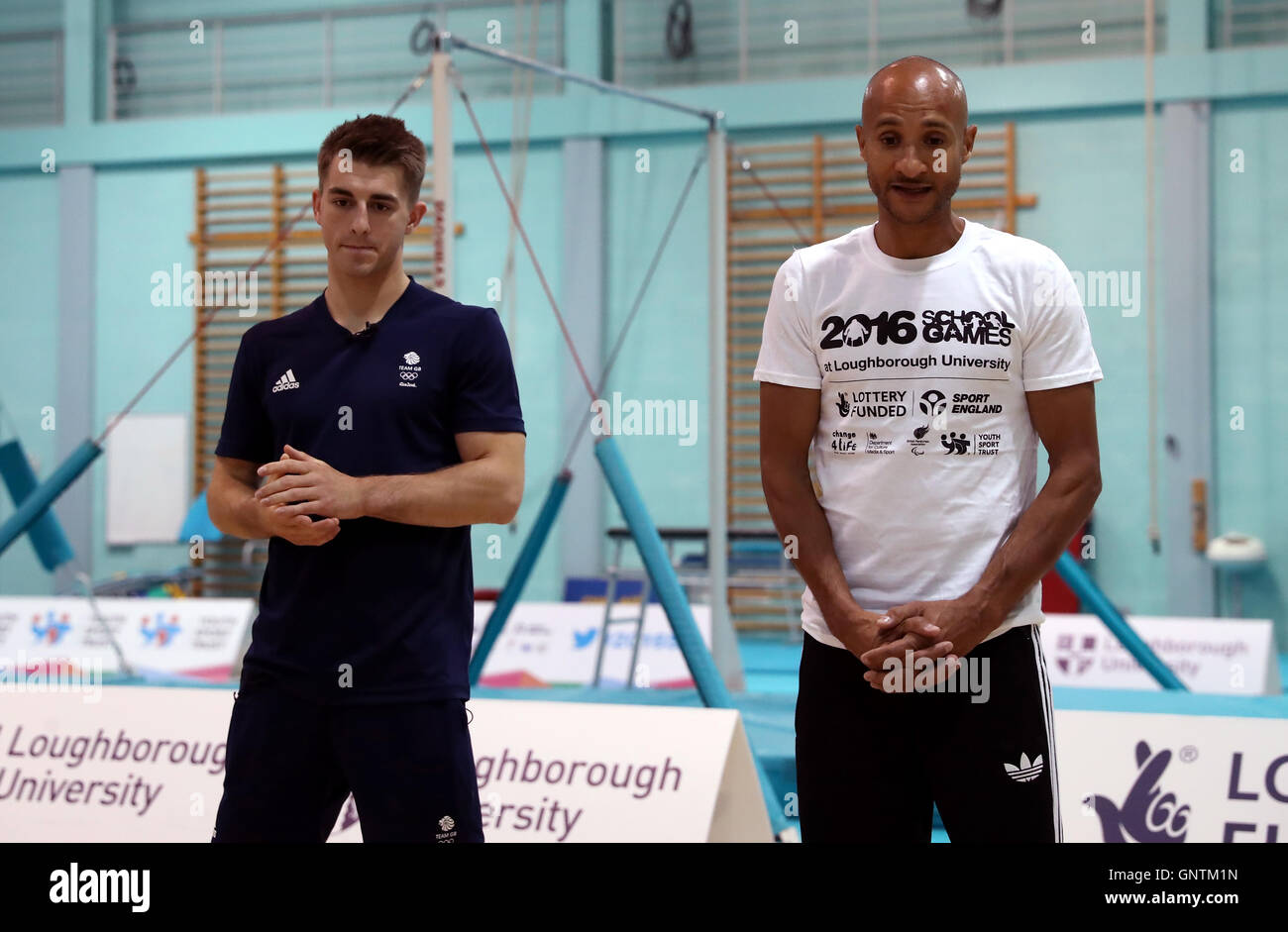 Max Whitlock esegue una masterclass in ginnastica per gli atleti il primo giorno di scuola Giochi 2016, Loughborough University. Stampa foto di associazione. Picture Data: giovedì 1 settembre 2016. Foto Stock