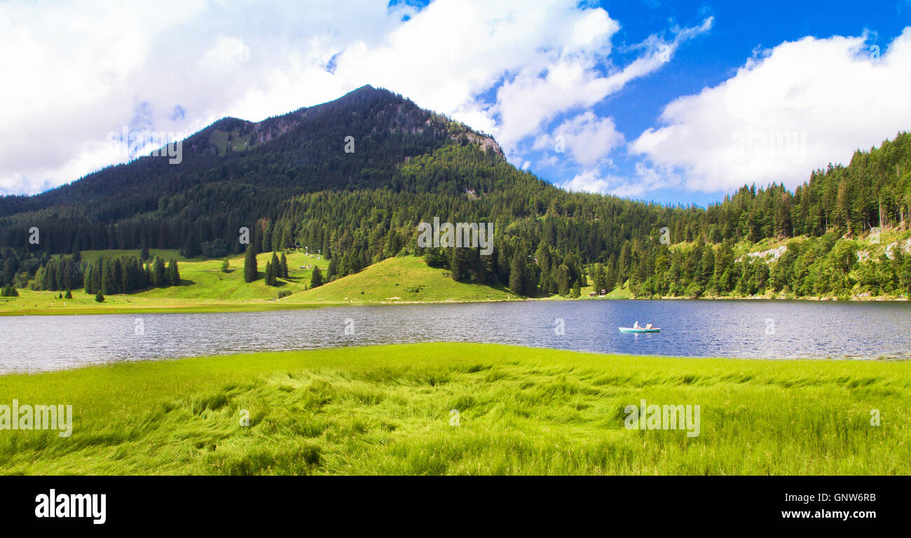 Panorama del lago Spitzingsee, Baviera, Germania Foto Stock