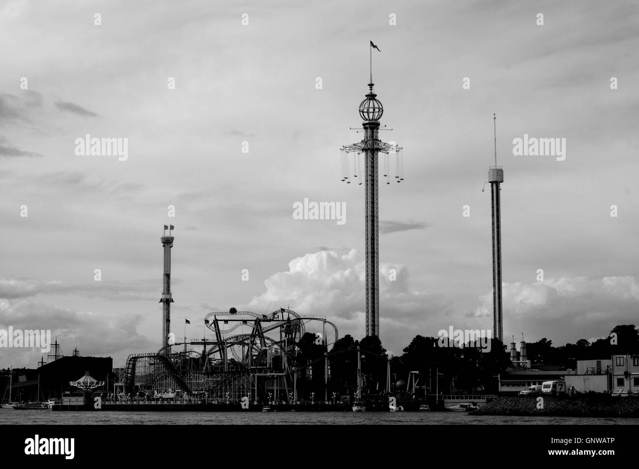 Blackandwhite,adorabili,waldisputninsphotography,geometria,abstract,l'arte,Black,moody,creative,giostre,carouselspark,entertainment Foto Stock