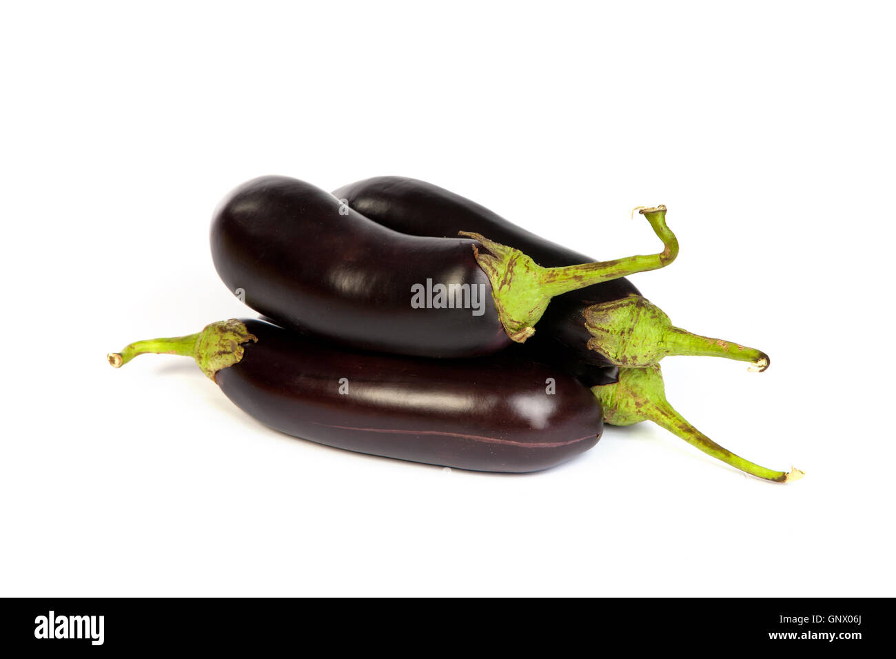 Tre grandi melanzana, su sfondo bianco Foto Stock