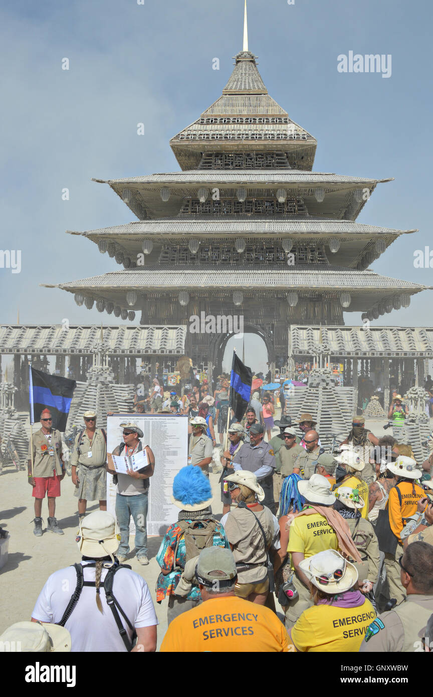 Il Tempio arte di installazione e di applicazione della legge Memorial durante l annuale desert festival Burning Man Agosto 31, 2016 in Black Rock City, Nevada. Il festival annuale attrae 70.000 partecipanti in una delle più remote e inospitali deserti in America. Foto Stock