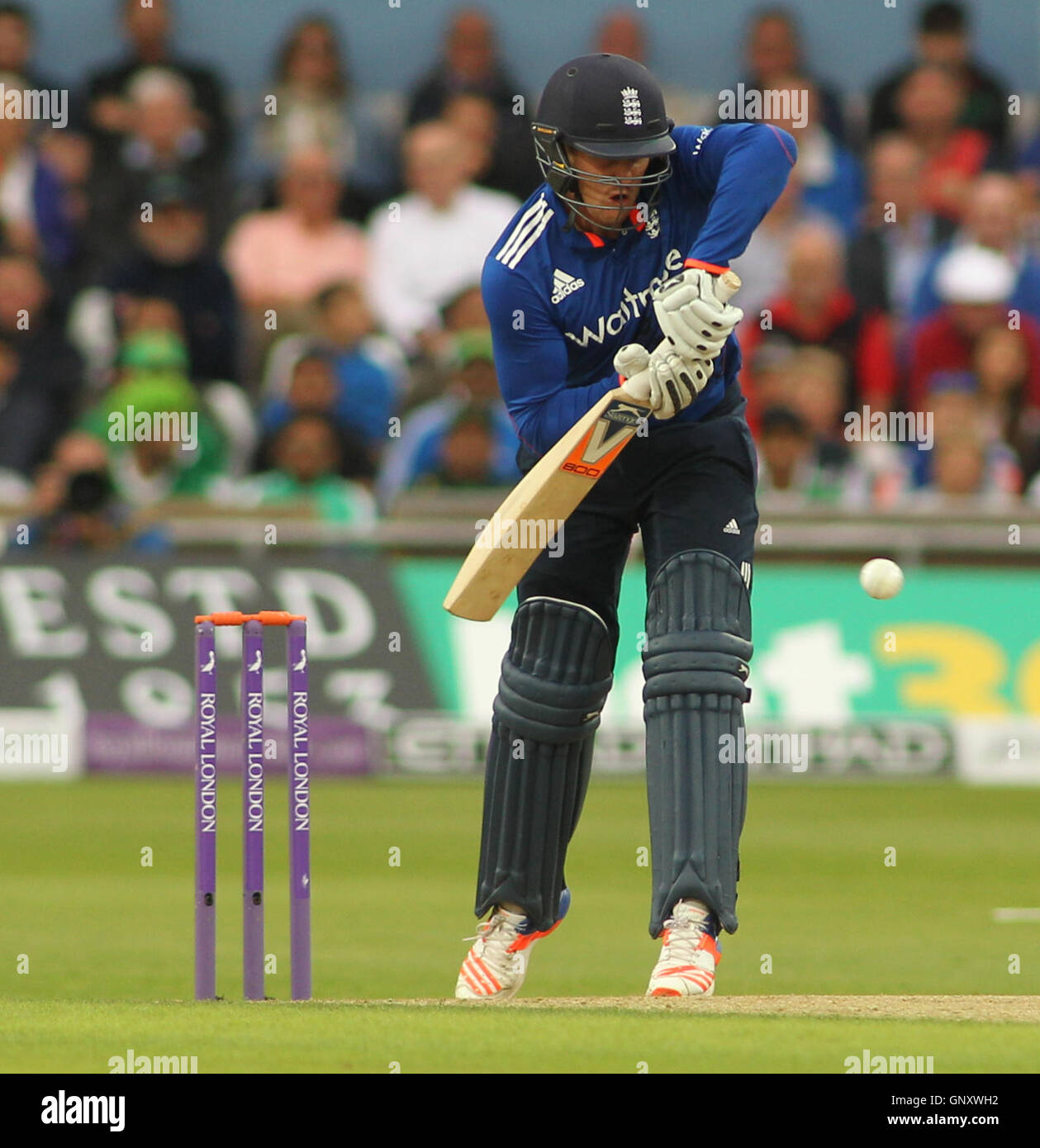 Leeds, Regno Unito. 01 Sep, 2016. Headingley Carnegie Stadium, West Yorkshire, Leeds, Regno Unito. Giovedì 1 settembre 2016. Jason Roy di Inghilterra contro la battuta del Pakistan durante la Quarta Internazionale di un giorno tra Inghilterra e Pakistan in Leeds il 1 settembre 2016 © Stephen Gaunt/Alamy Live News Credit: stephen Gaunt/Alamy Live News Foto Stock