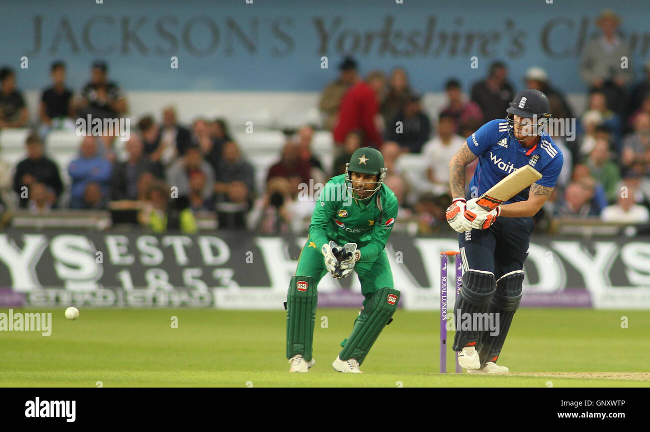 Leeds, Regno Unito. 01 Sep, 2016. Headingley Carnegie Stadium, West Yorkshire, Leeds, Regno Unito. Giovedì 1 settembre 2016. Ben Stokes di Inghilterra contro la battuta del Pakistan durante la Quarta Internazionale di un giorno tra Inghilterra e Pakistan in Leeds il 1 settembre 2016 © Stephen Gaunt/Alamy Live News Credit: stephen Gaunt/Alamy Live News Foto Stock