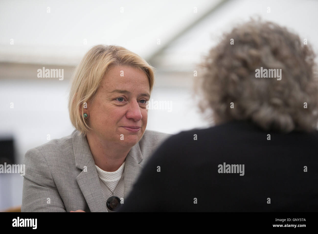 Ex leader del partito dei verdi di Inghilterra e Galles, Natalie Bennett, raffigurato all'2016 conferenza di partito in Birmingham Foto Stock Ex leader del partito dei verdi di Inghilterra e Galles, Natalie Bennett, raffigurato all'2016 conferenza di partito in Birmingham Foto Stock