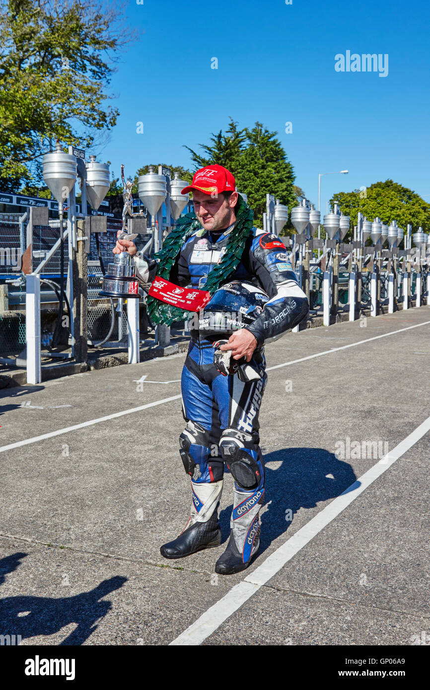 Michael Dunlop, vincitore del TT classic superbike al Manx Festival di motociclismo 2016 Foto Stock