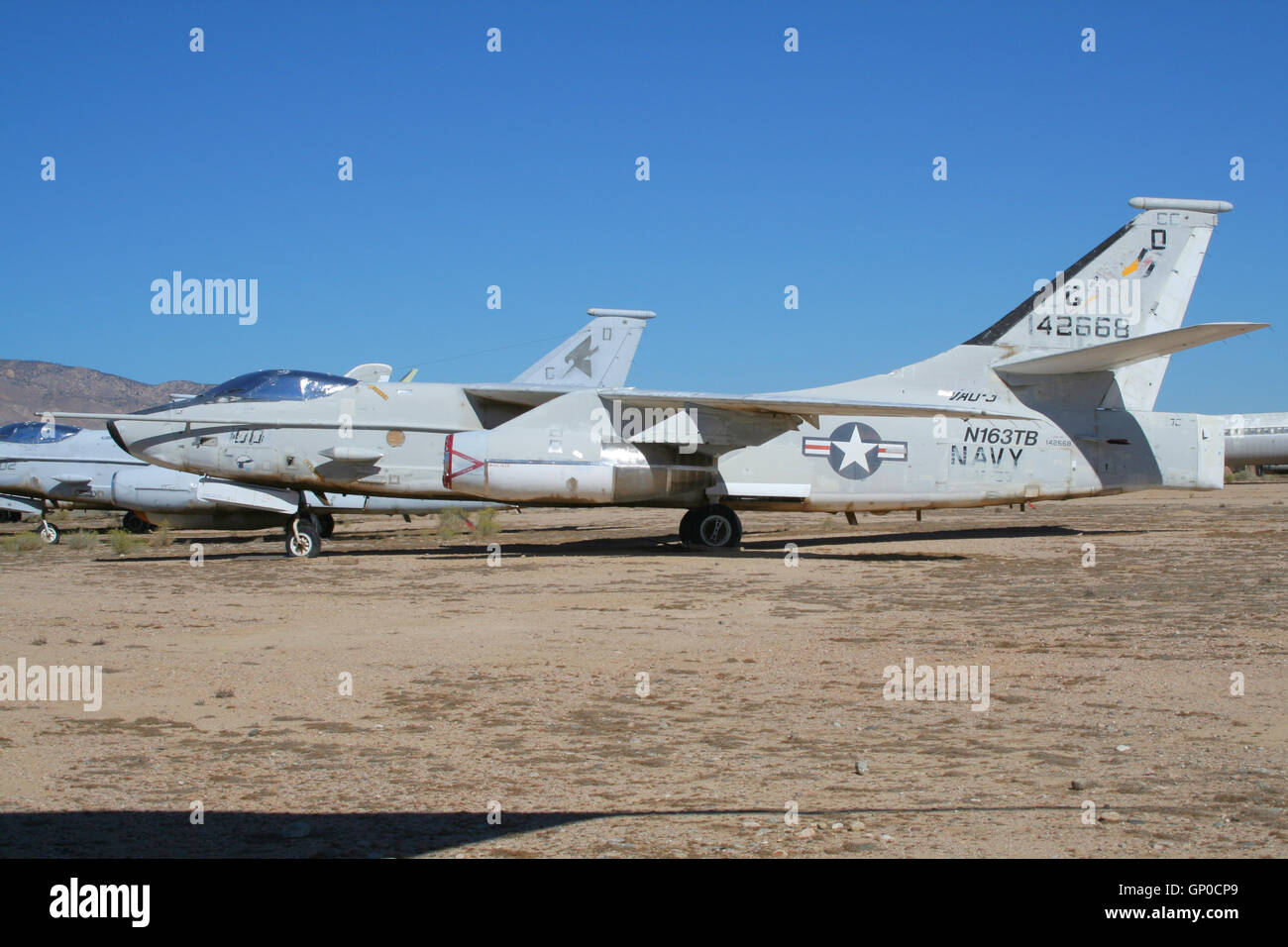 US Navy Douglas A-3 Skywarrior in un cimitero di aeromobili nel deserto di Mojave nel 2006. Foto Stock