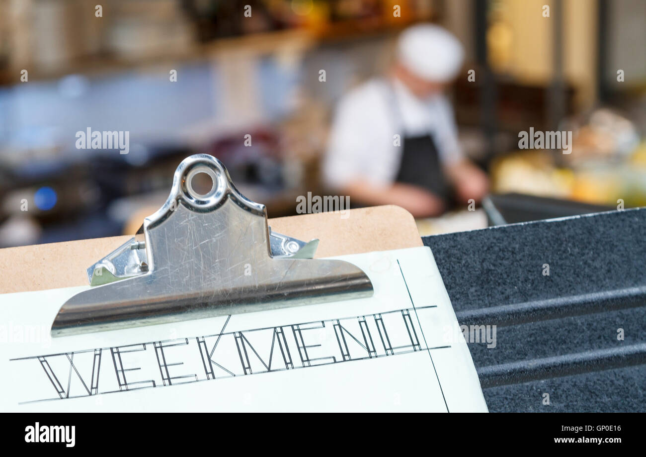 Settimana negli appunti menu con ristorante e cucinare in background. Foto Stock