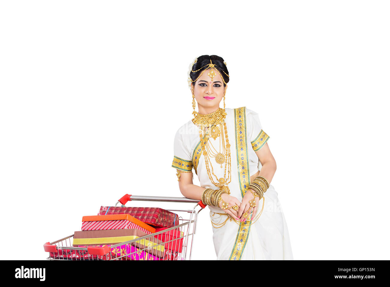 1 Bella Sposa adulti Malayalee donna Diwali Carrello Carrello abbondanza dono dello shopping Foto Stock