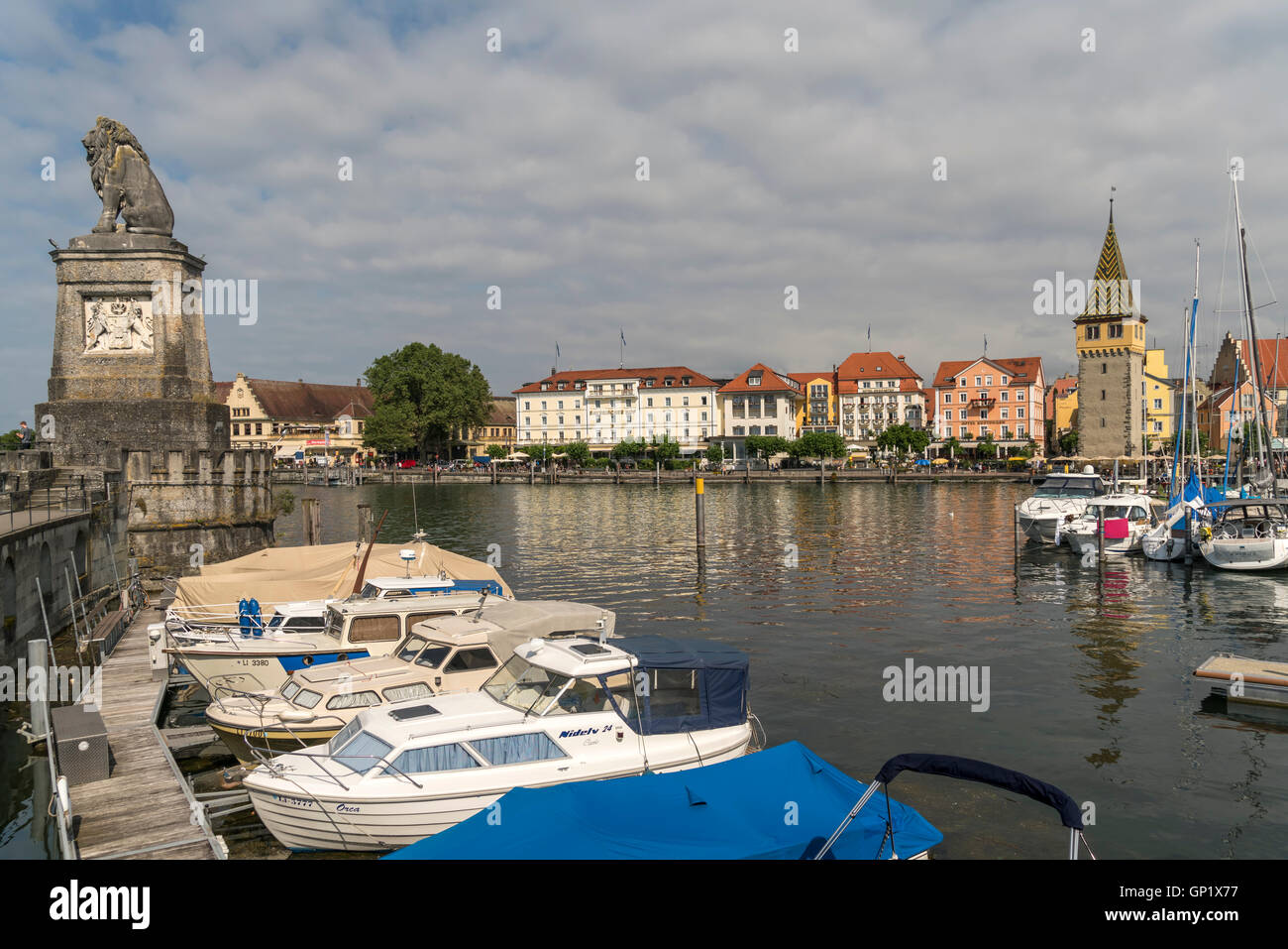 Città vecchia, il porto e la torre Mangenturm Lindau, Baviera, Germania Foto Stock