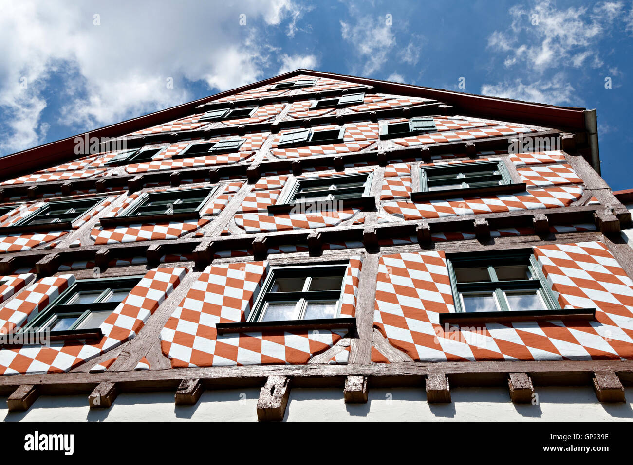 Gable, windows nella facciata rivolta verso la piazza Muensterplatz, Ulm, Baden-Wuerttemberg, Germania, Europa Foto Stock