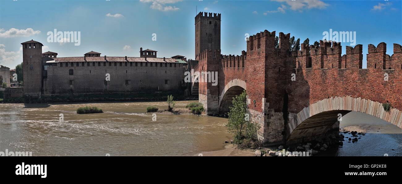 Fiume Adige quay in Verona città vecchia Italia Foto Stock