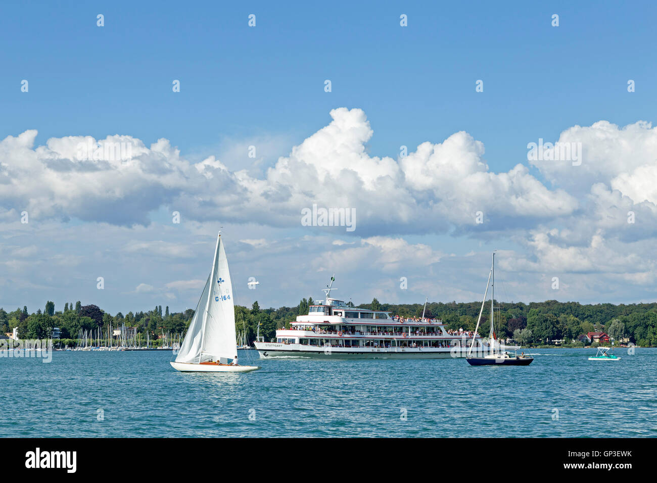 Barche sul Lago di Costanza vicino a Konstanz, Baden-Wuerttemberg, Germania Foto Stock